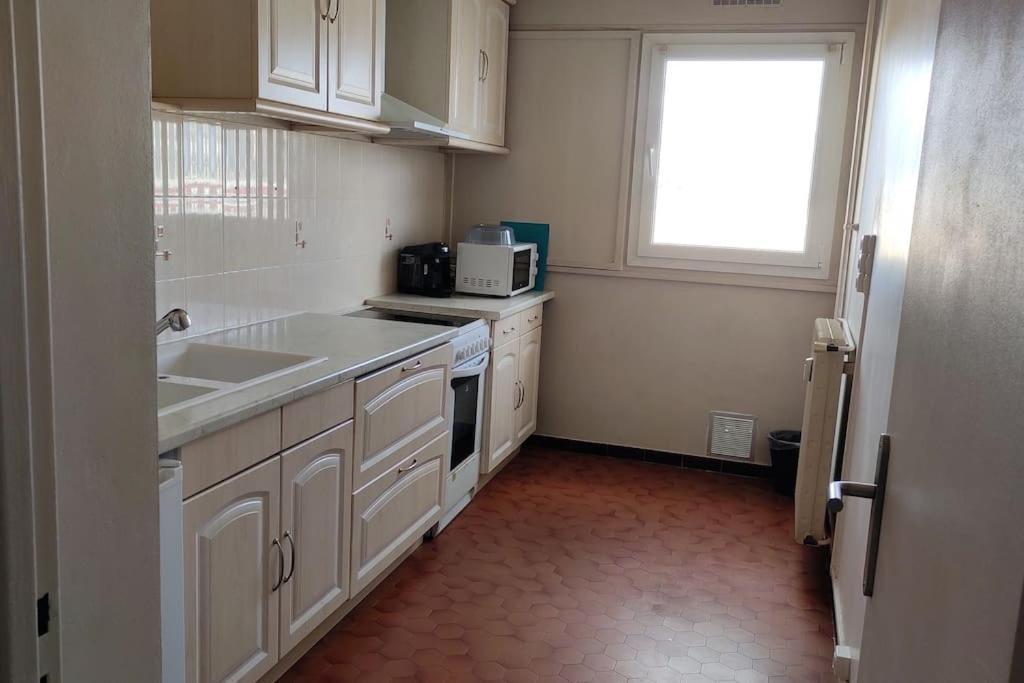 Charmant Appartement Proche Melun Centre Ville Buitenkant foto