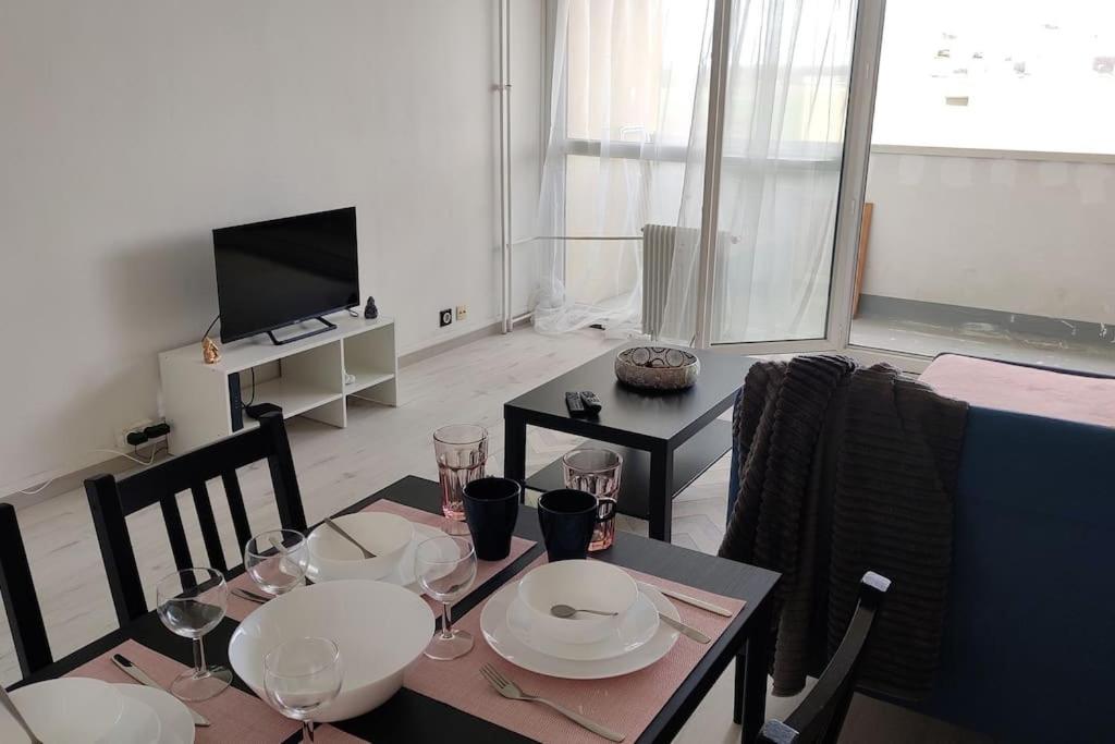 Charmant Appartement Proche Melun Centre Ville Buitenkant foto